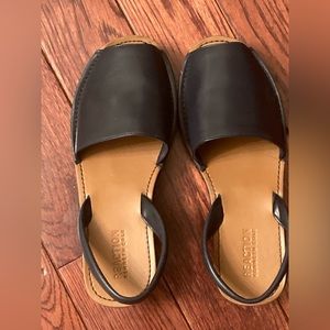 Kenneth Cole Reaction Fine Glass sandal